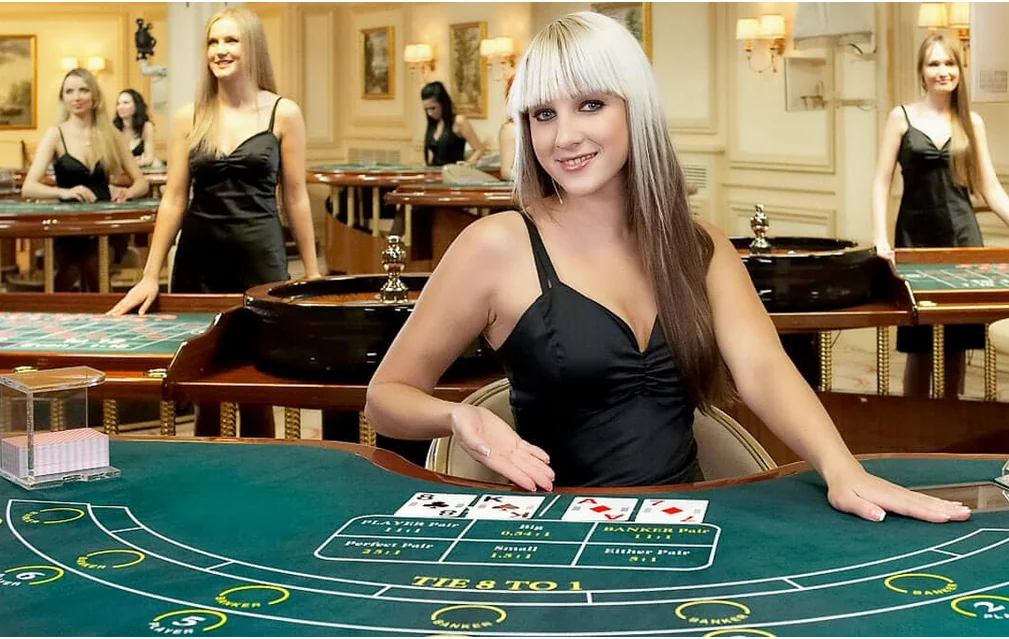 Meja permainan kasino live dengan suasana studio dealer